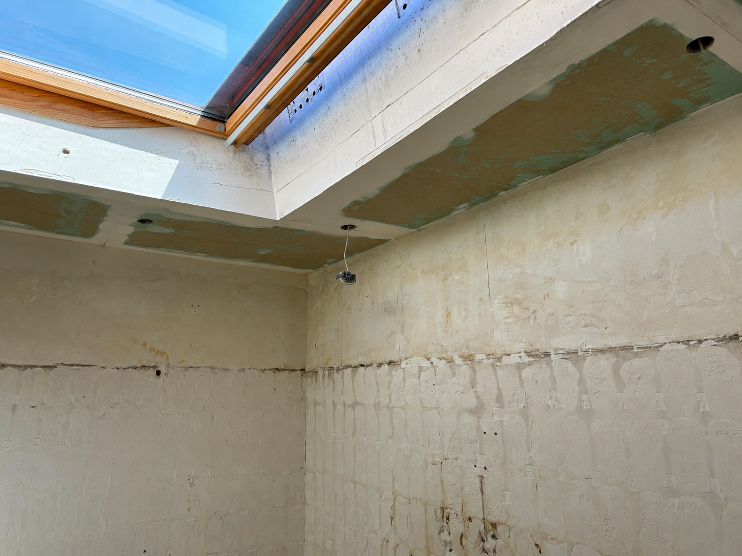 Avant travaux : espace vierge avant création salle de bain
