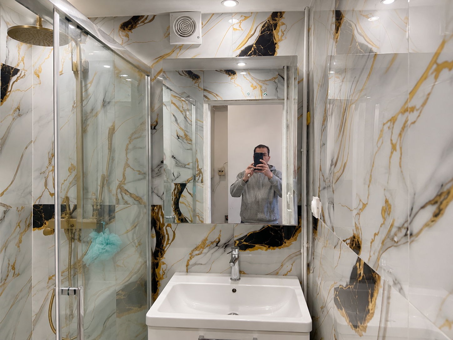 Après travaux : salle de bain entièrement refaite par KM BAT